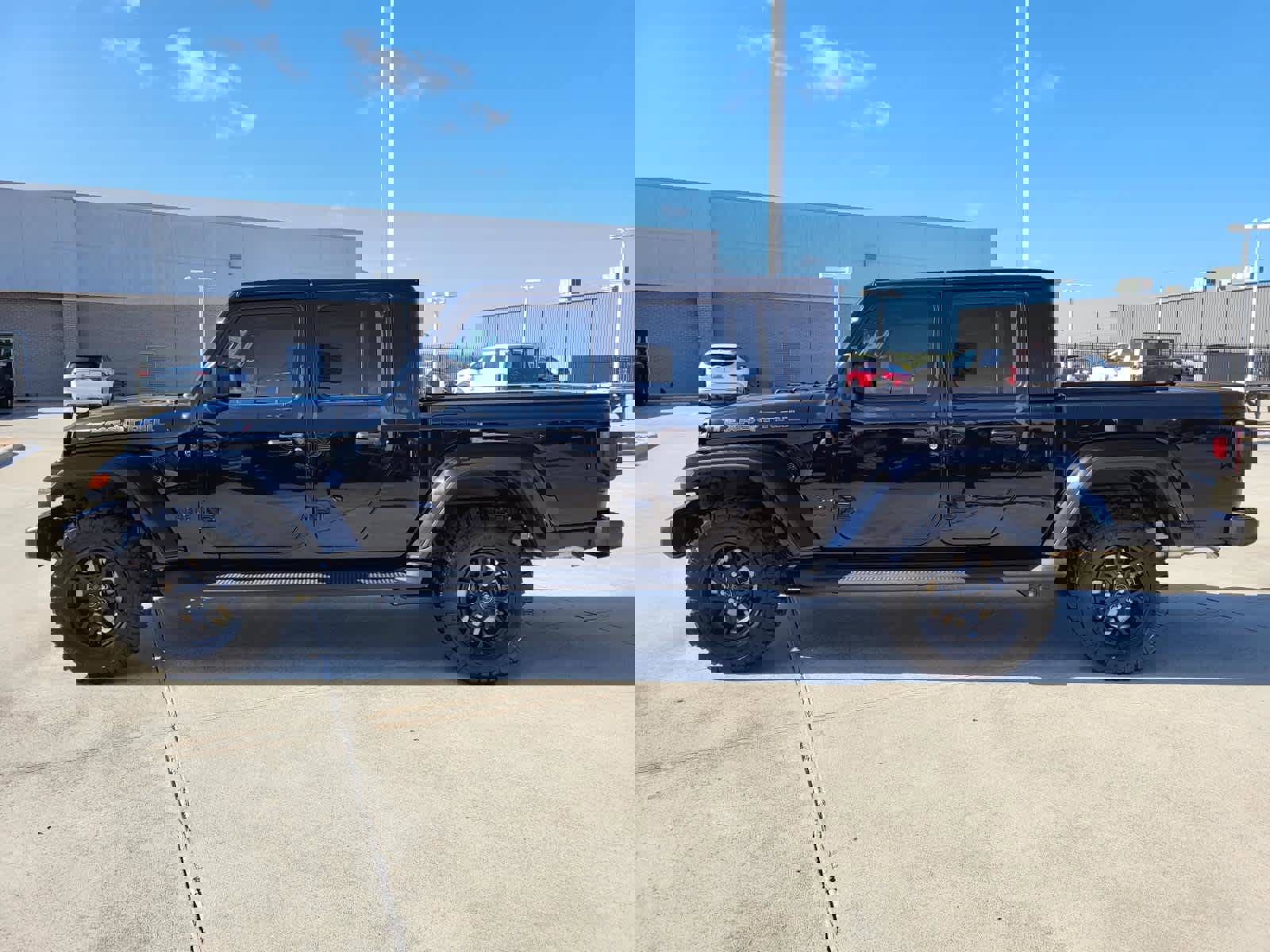 New 2025 Jeep Gladiator Sport image 2