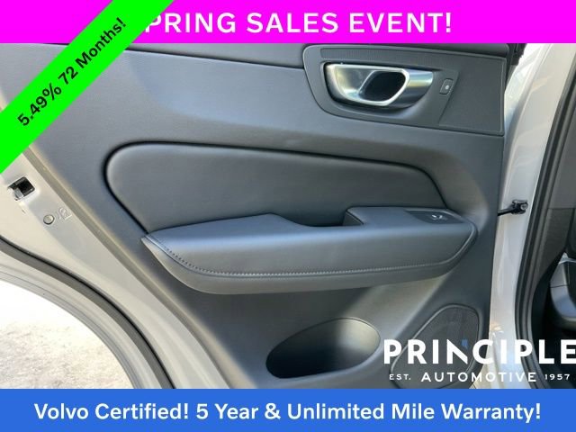 Certified 2025 Volvo XC60 B5 Core image 32