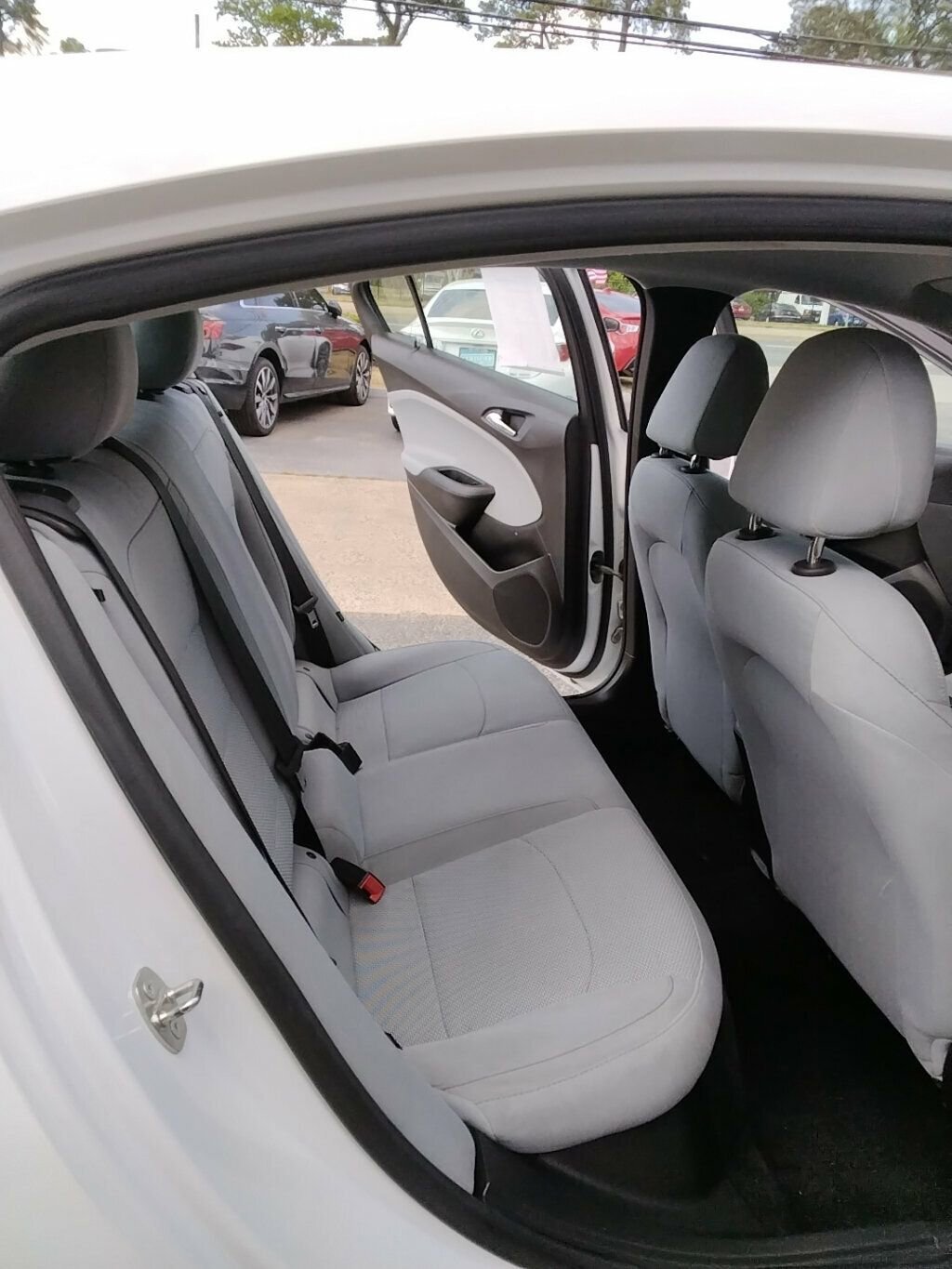 Used 2019 Chevrolet Cruze LS w/ LS Convenience Package FWD image 12