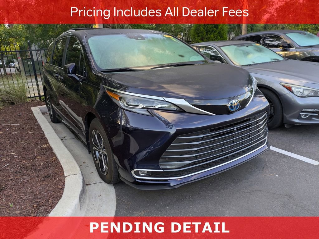 Certified 2025 Toyota Sienna Platinum AWD/4WD image 1