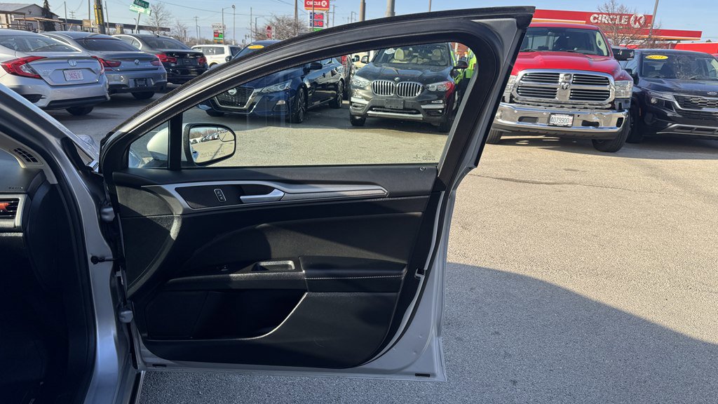 Used 2018 Ford Fusion SE w/ Fusion SE Technology Package image 26