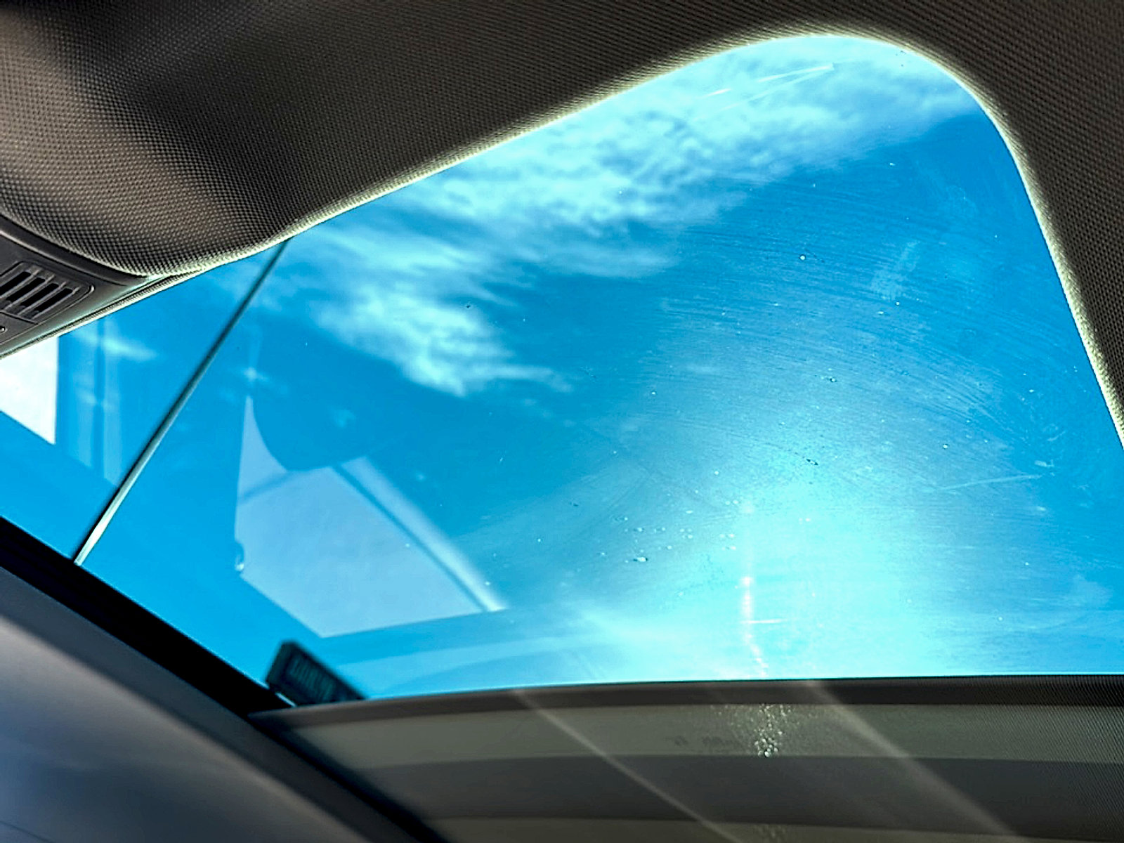 Used 2024 Volkswagen Tiguan SE w/ Panoramic Sunroof Package image 35