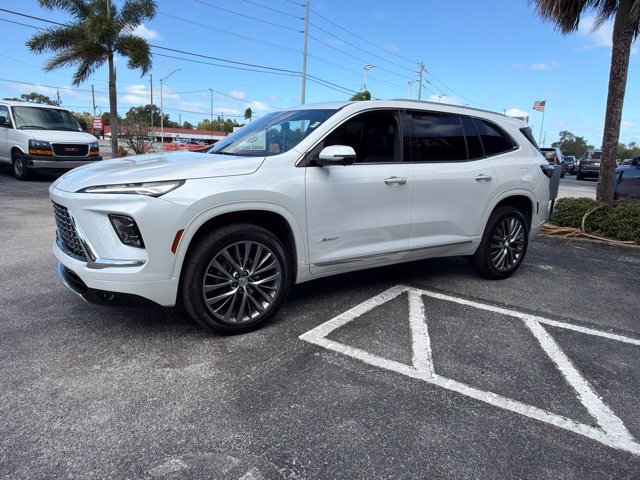 Used 2025 Buick Enclave Avenir FWD image 3