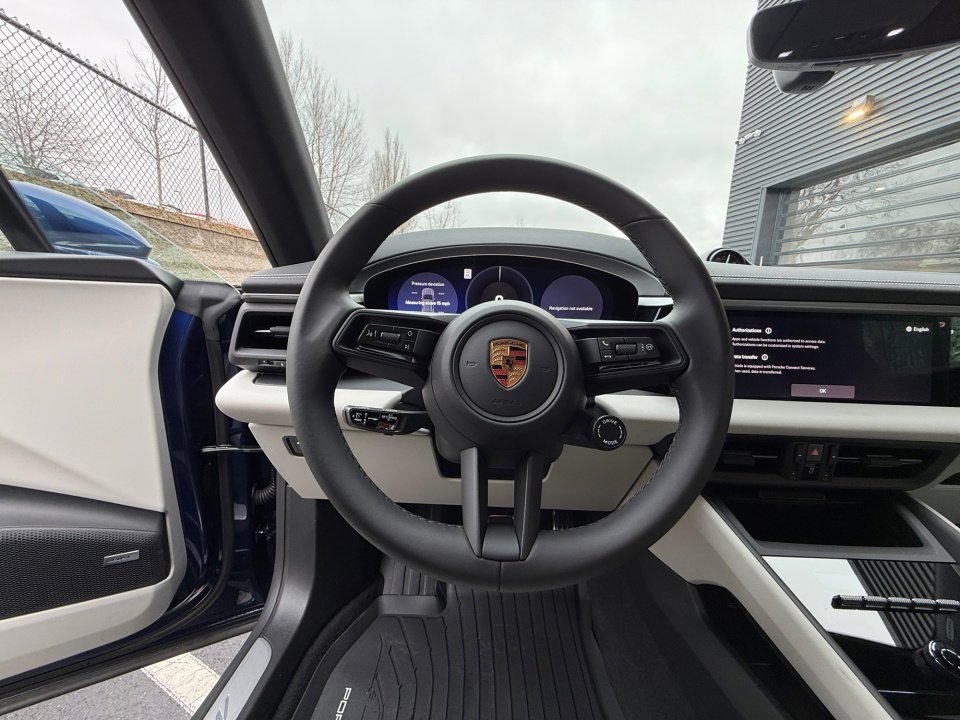 New 2025 Porsche Macan 4S Electric image 15