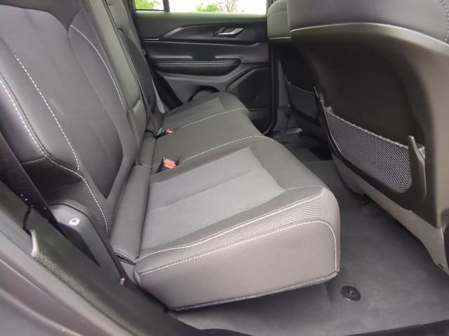 Used 2024 Jeep Grand Cherokee Laredo X image 20