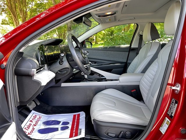 Used 2024 Hyundai Elantra Limited image 16