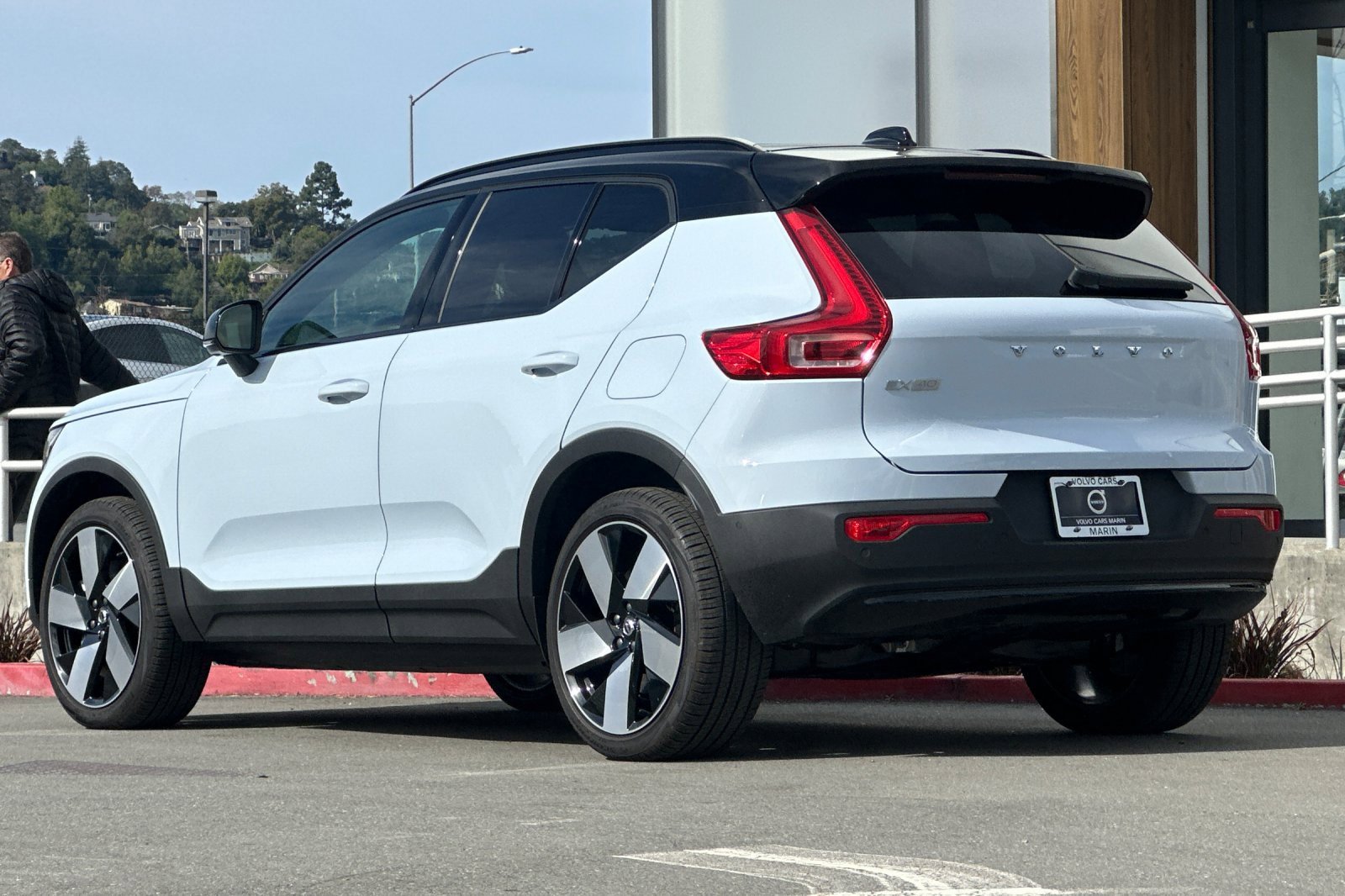 Used 2025 Volvo EX40 Ultra w/ Protection Package Premier image 7