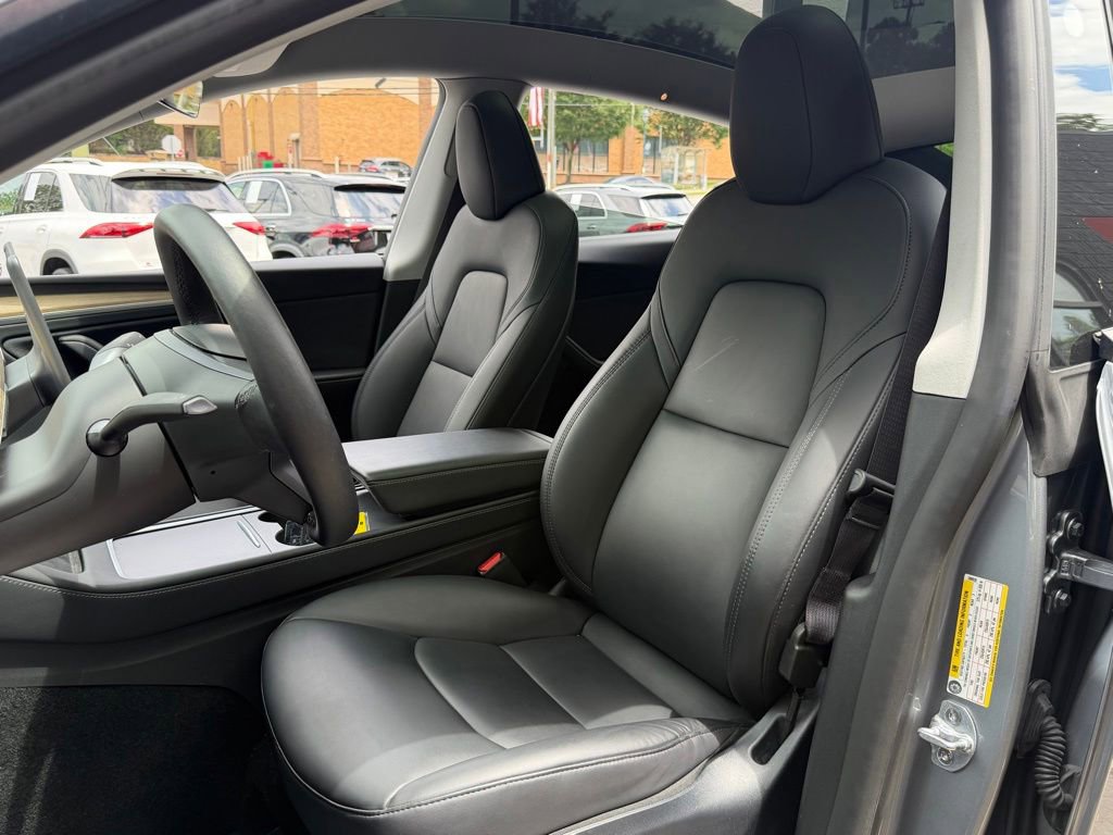 Used 2024 Tesla Model Y Long Range AWD/4WD image 26