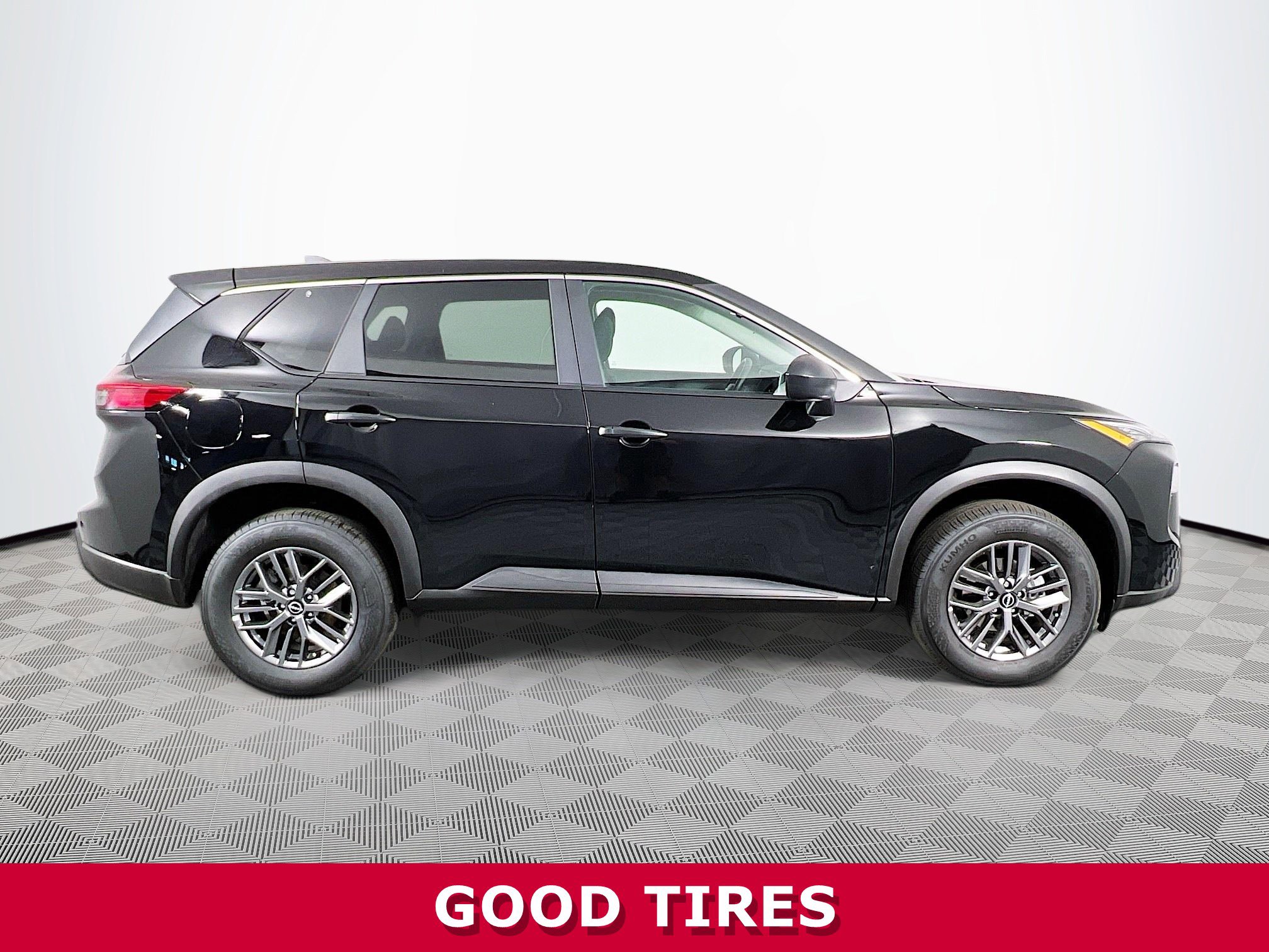 Used 2025 Nissan Rogue S image 29