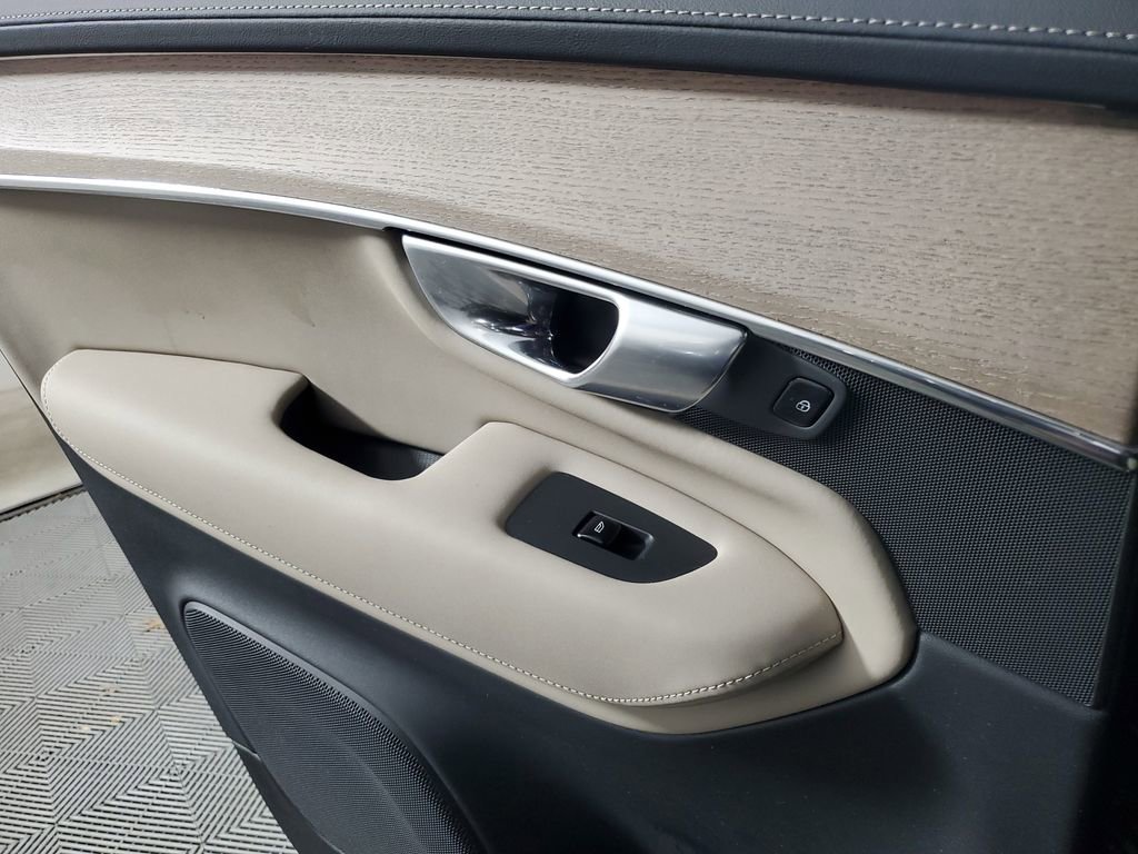 Certified 2025 Volvo XC90 B6 Plus image 20