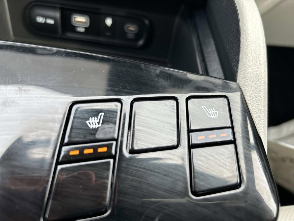 Certified 2025 Kia Sportage EX image 28