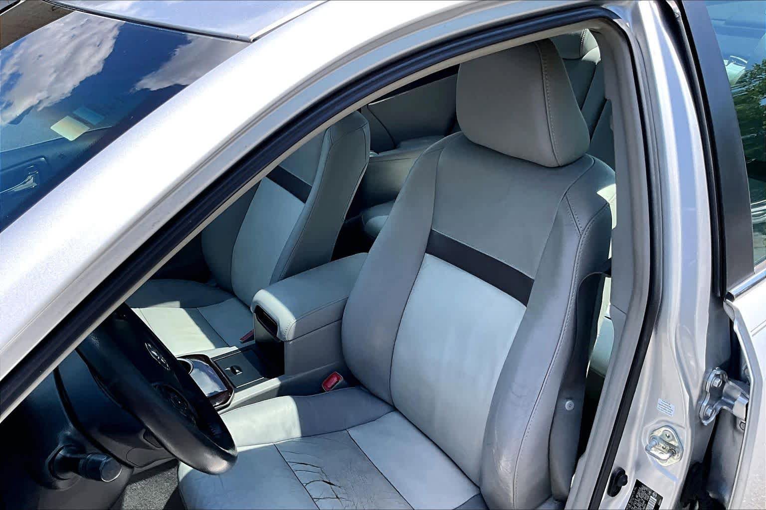 Used 2012 Toyota Camry XLE w/ Leather Pkg FWD image 8