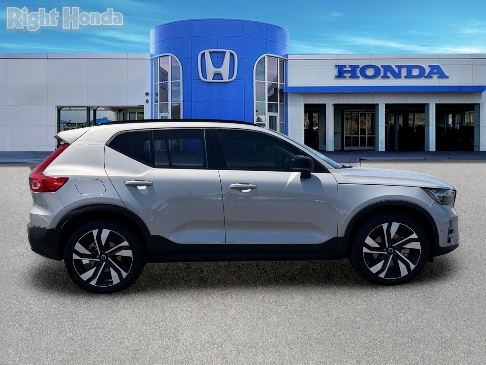 Used 2023 Volvo XC40 B5 Ultimate w/ Protection Package Premier AWD/4WD image 8
