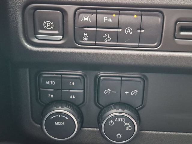 Used 2023 Chevrolet Tahoe Premier AWD/4WD image 17