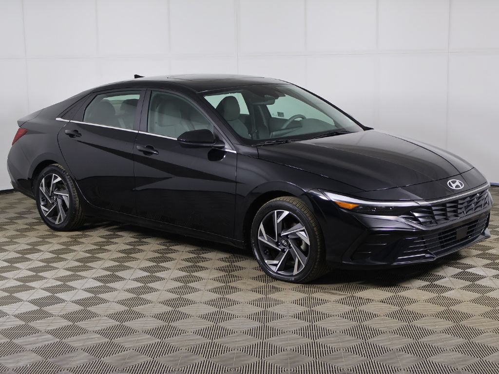 Used 2024 Hyundai Elantra SEL w/ Convenience Package FWD image 2