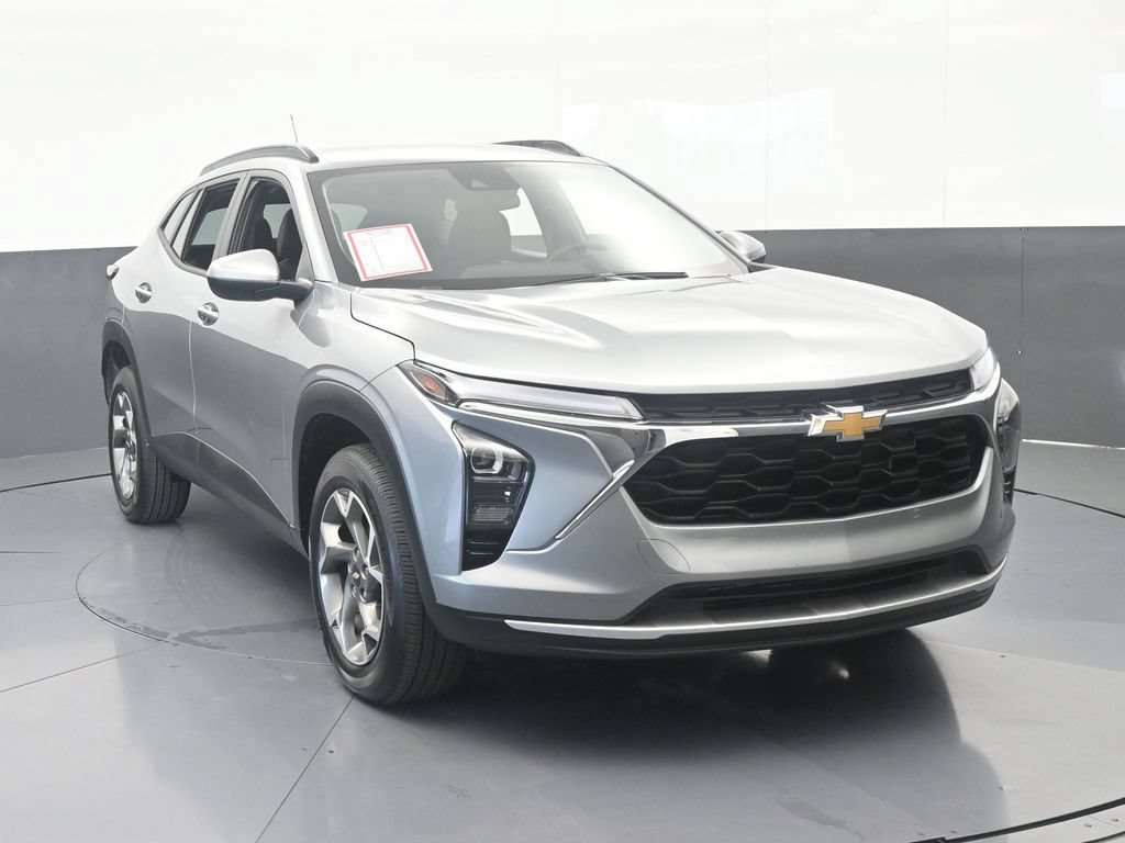 Used 2025 Chevrolet Trax LT w/ Driver Confidence Package FWD image 9