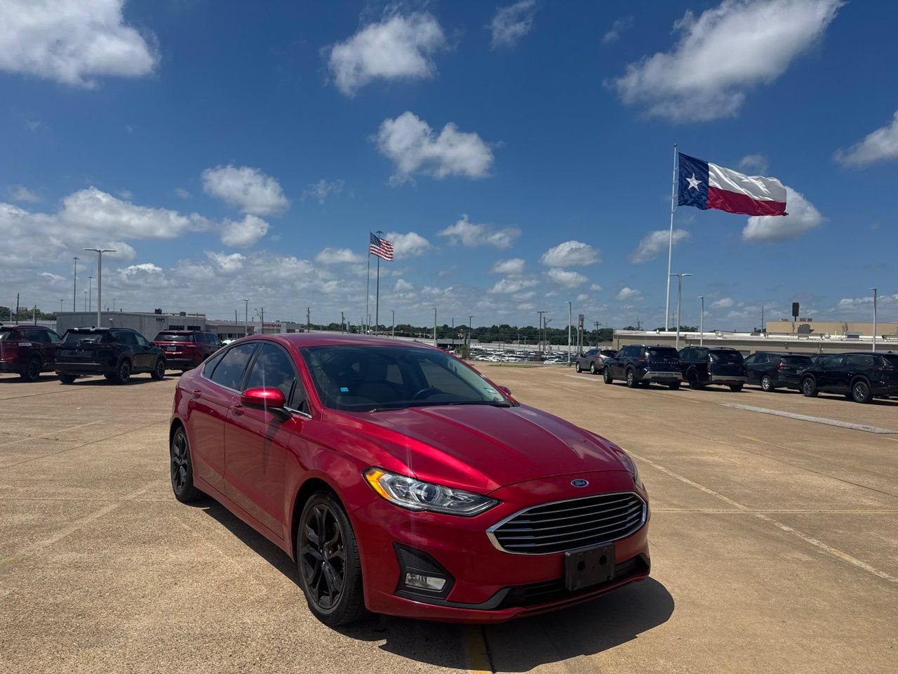 Used 2020 Ford Fusion SE w/ Equipment Group 151A FWD image 2