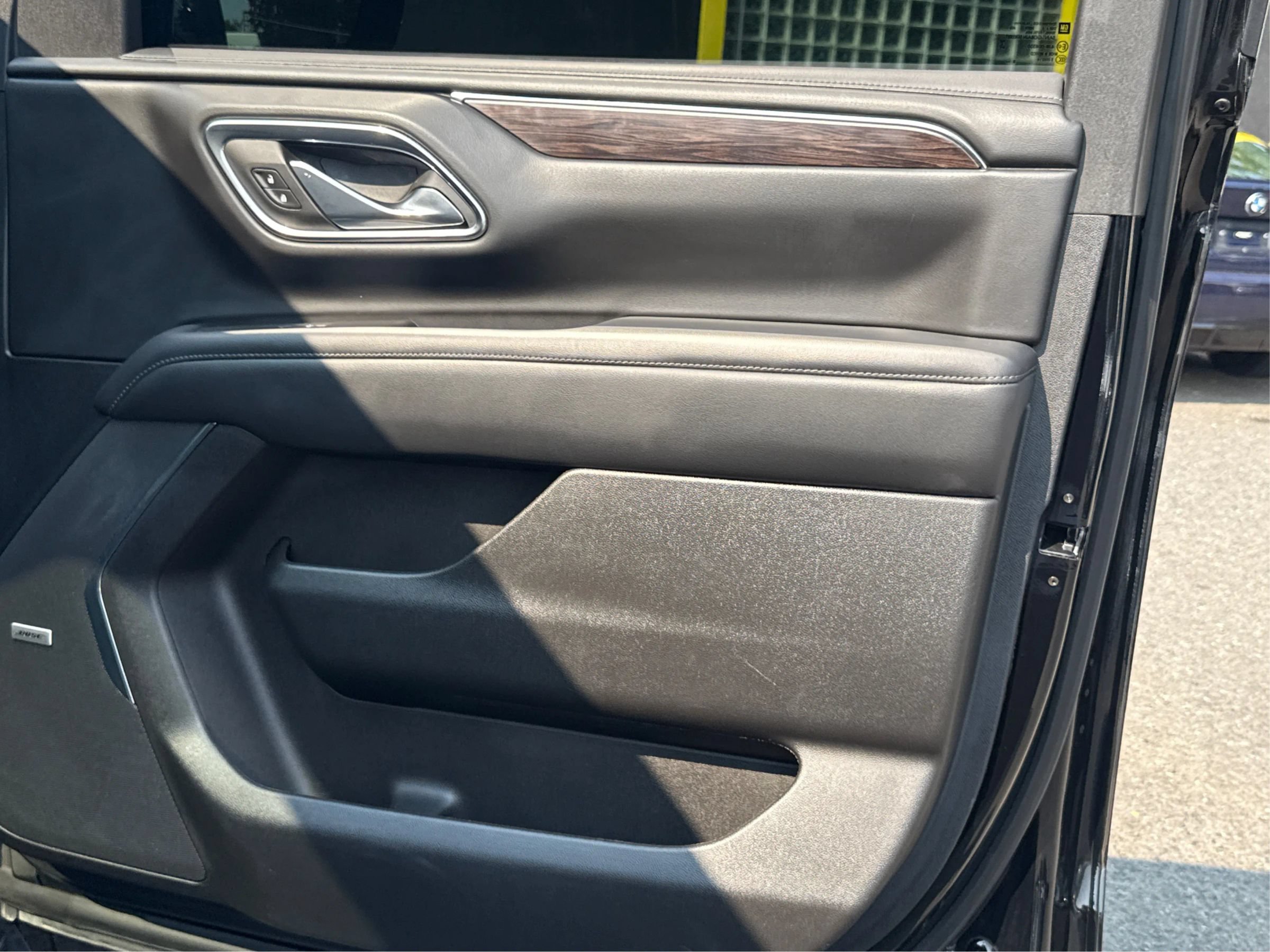 Used 2023 Chevrolet Suburban LT w/ LT Signature Package RWD image 20
