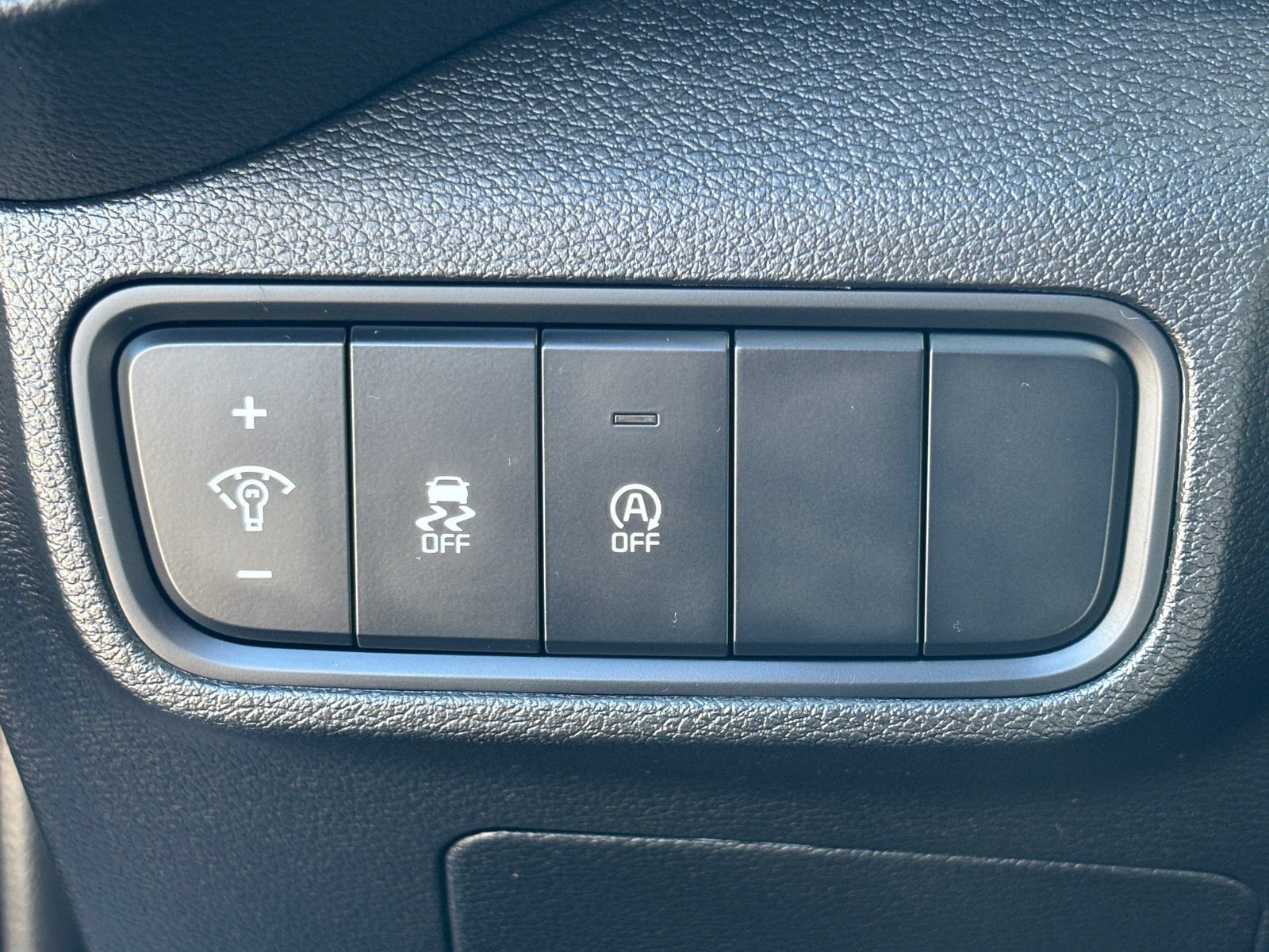 Used 2025 Kia Soul LX w/ LX Technology Package FWD image 26