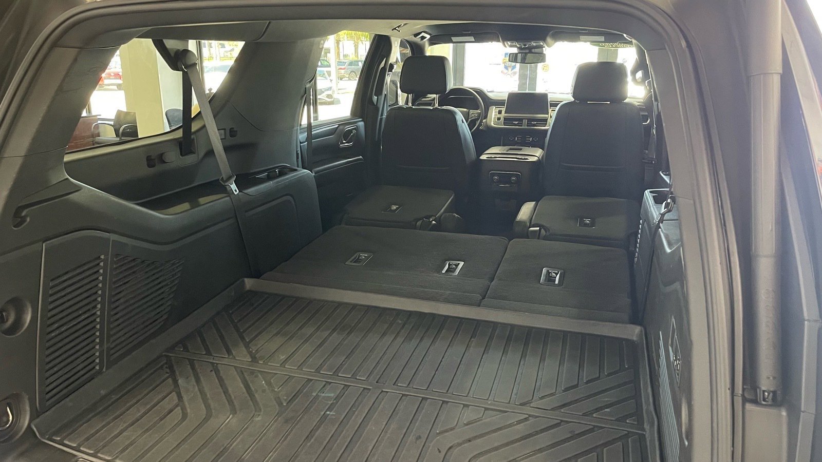 Used 2024 Chevrolet Suburban RST w/ Luxury Package image 36