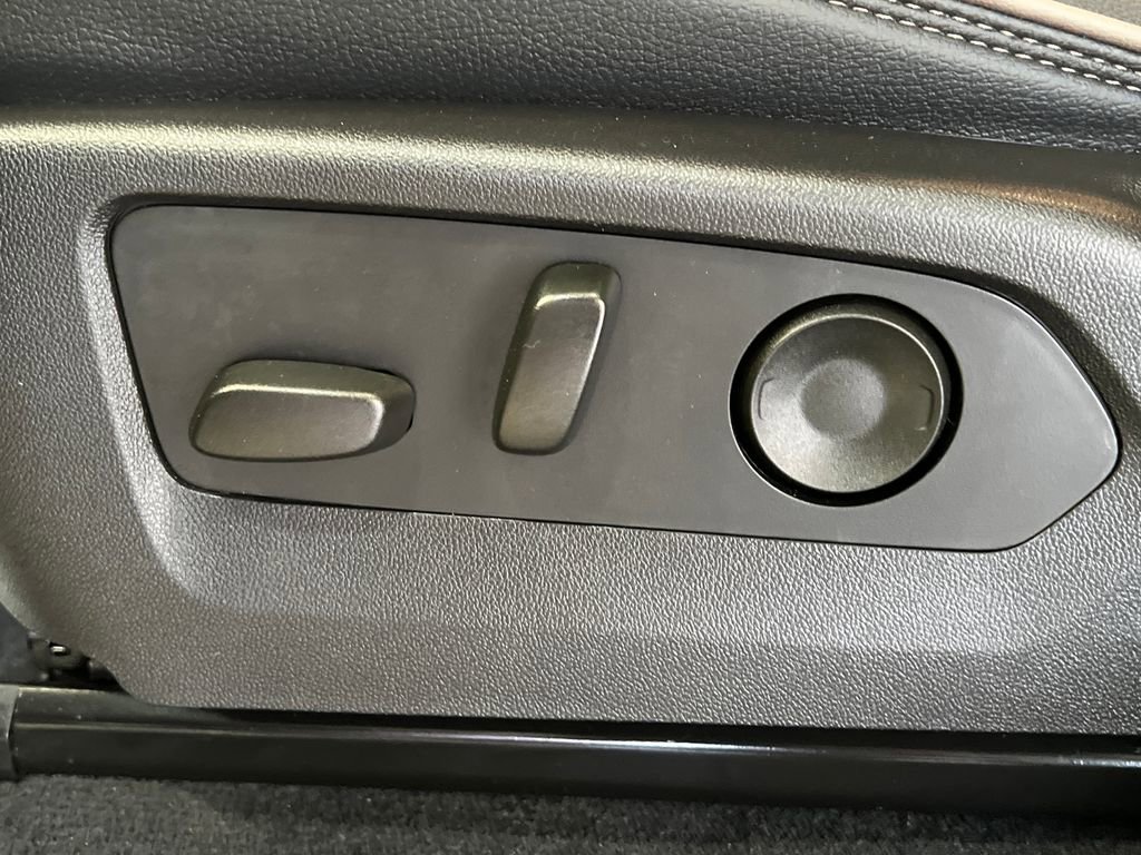 Used 2025 GMC Canyon Denali image 41