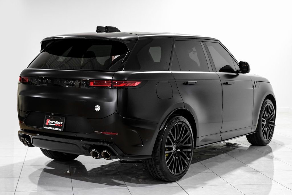 Used 2024 Land Rover Range Rover Sport image 4