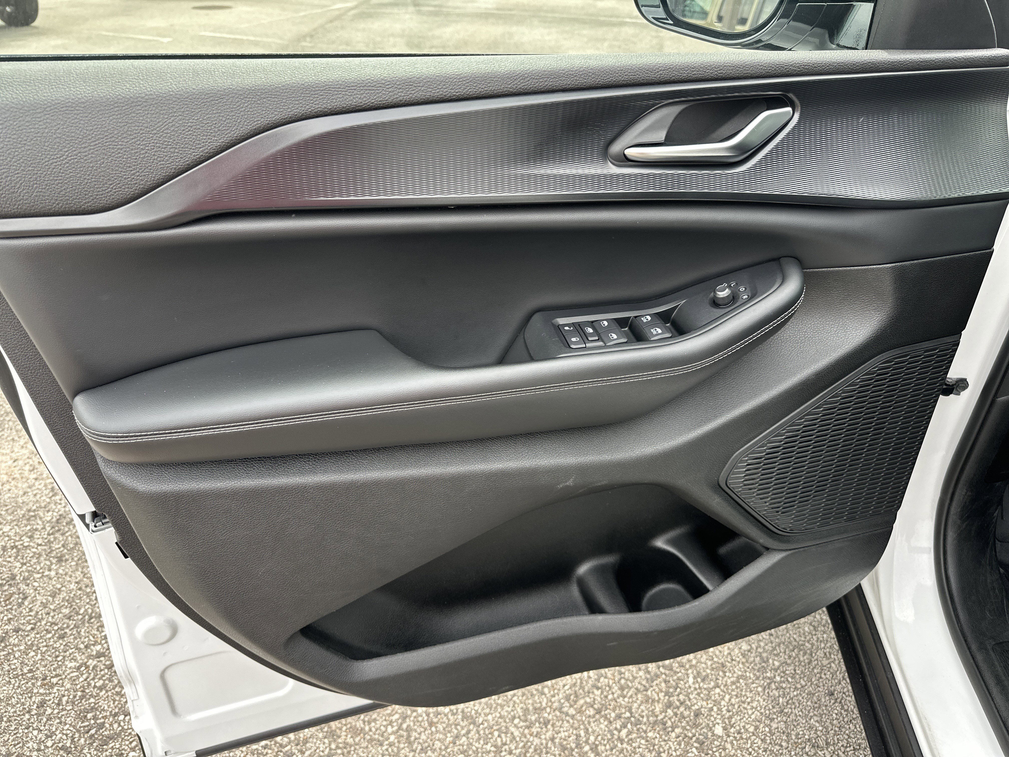 Used 2023 Jeep Grand Cherokee Altitude image 11