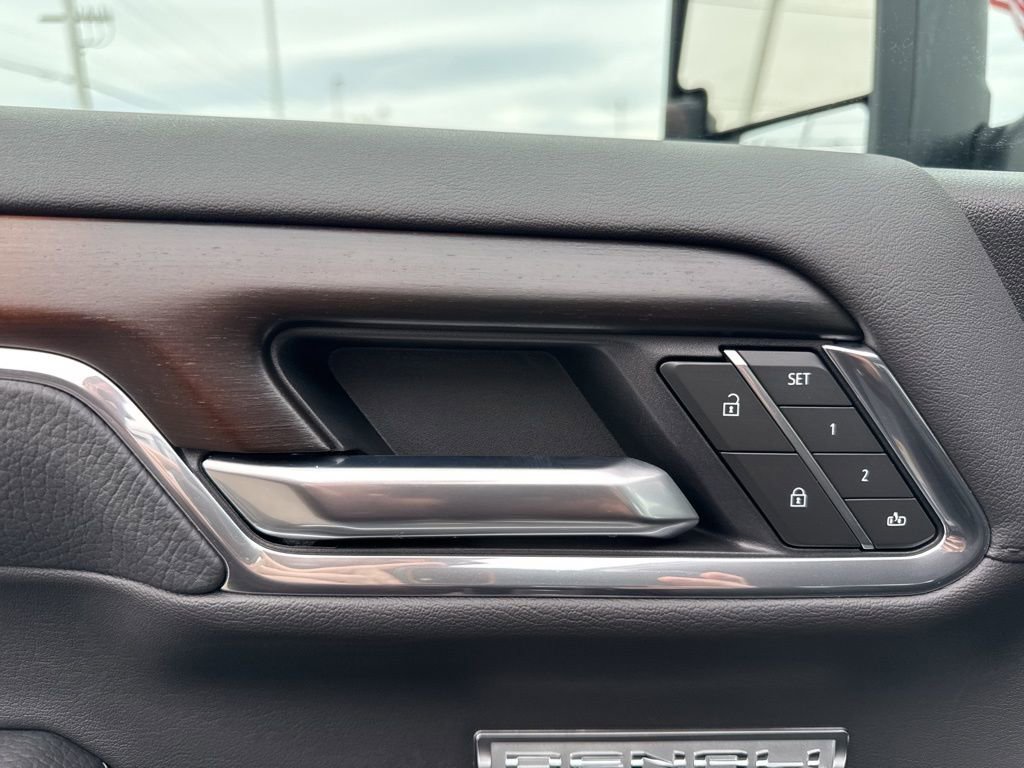 Used 2025 GMC Sierra 1500 Denali w/ Denali Reserve Package image 11