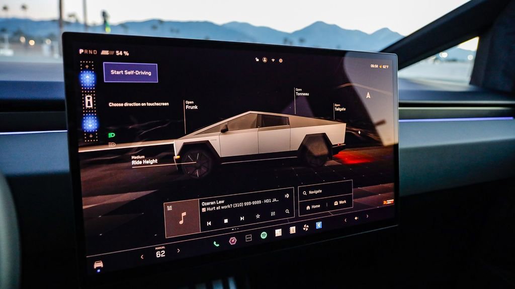 Used 2024 Tesla Cybertruck AWD Crew Cab image 28