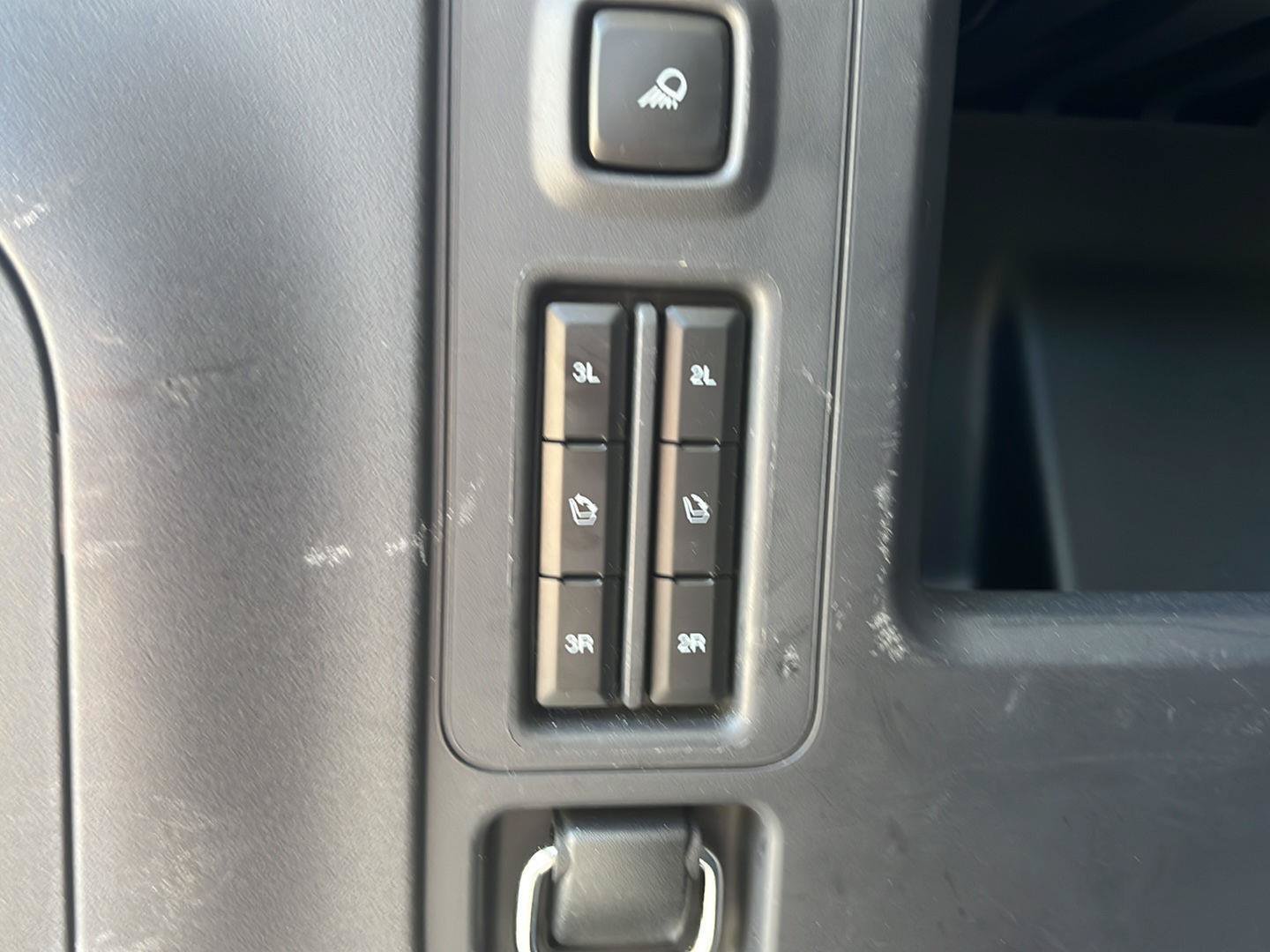 Used 2025 Ford Expedition Platinum AWD/4WD image 30