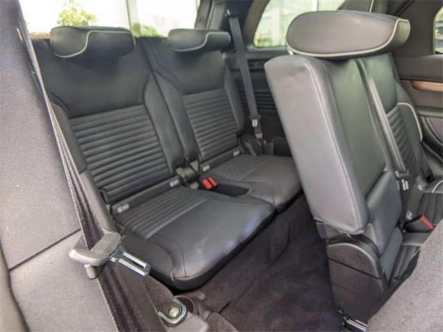 Used 2018 Land Rover Discovery HSE image 12