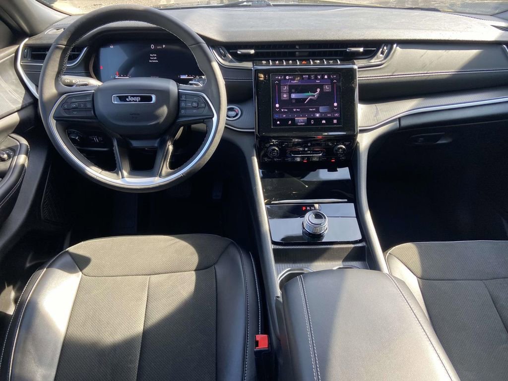 Used 2024 Jeep Grand Cherokee L Altitude image 12