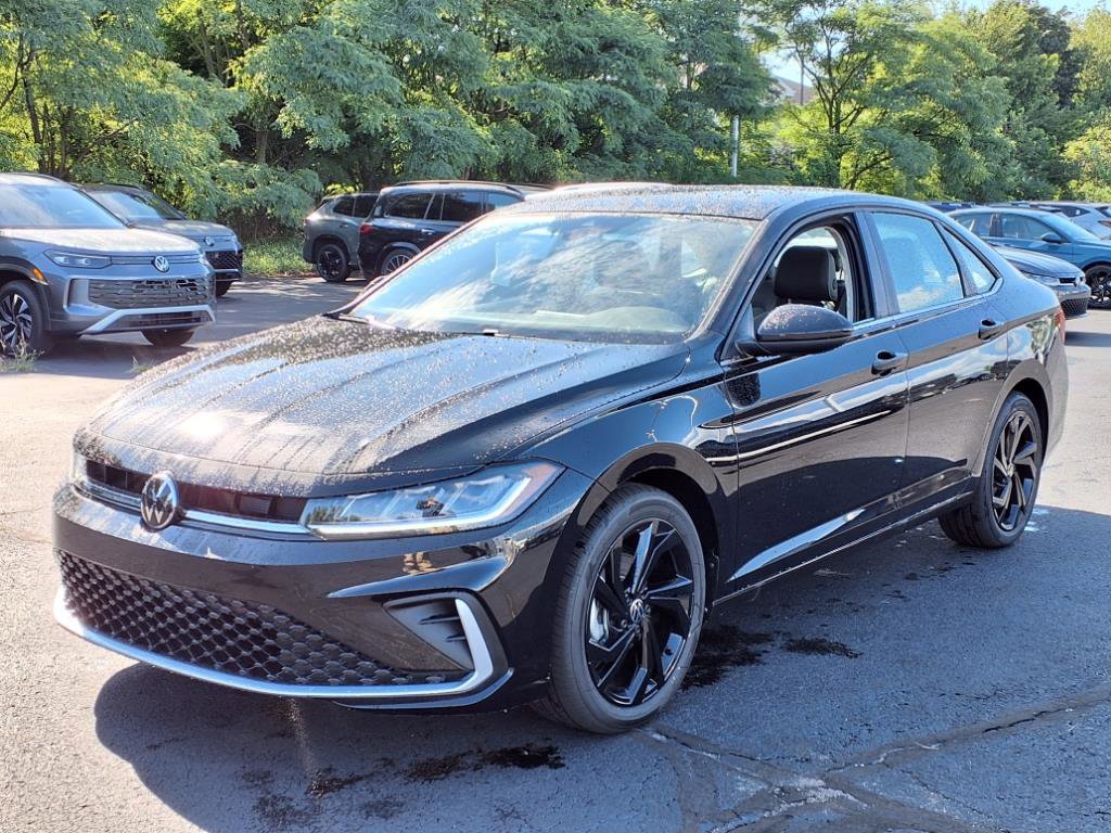 New 2025 Volkswagen Jetta SE image 3