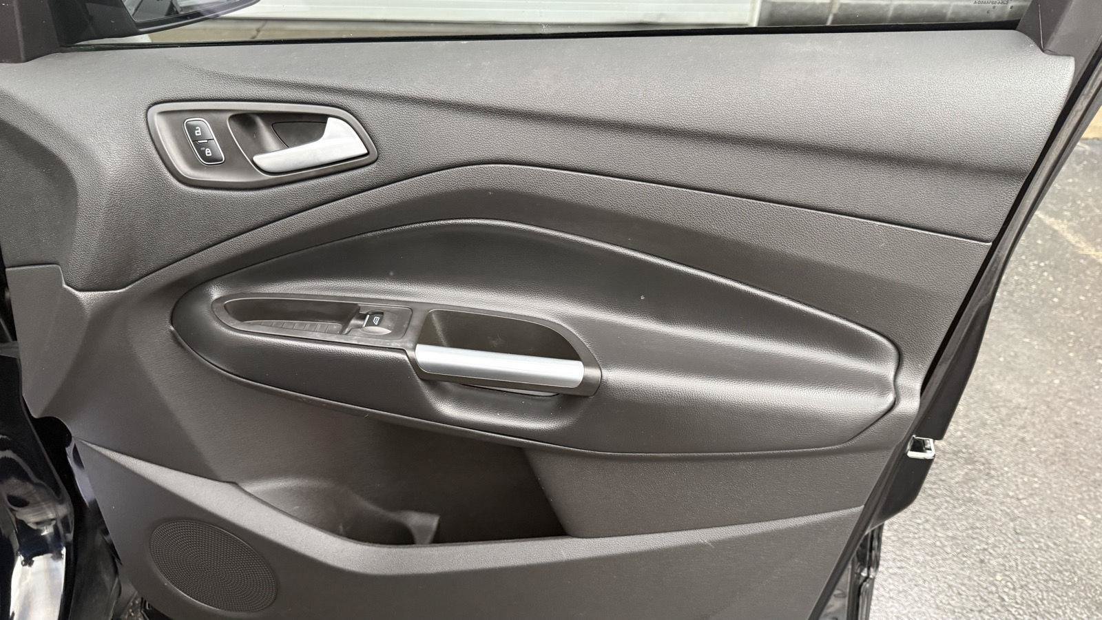 Used 2019 Ford Escape Titanium FWD image 21