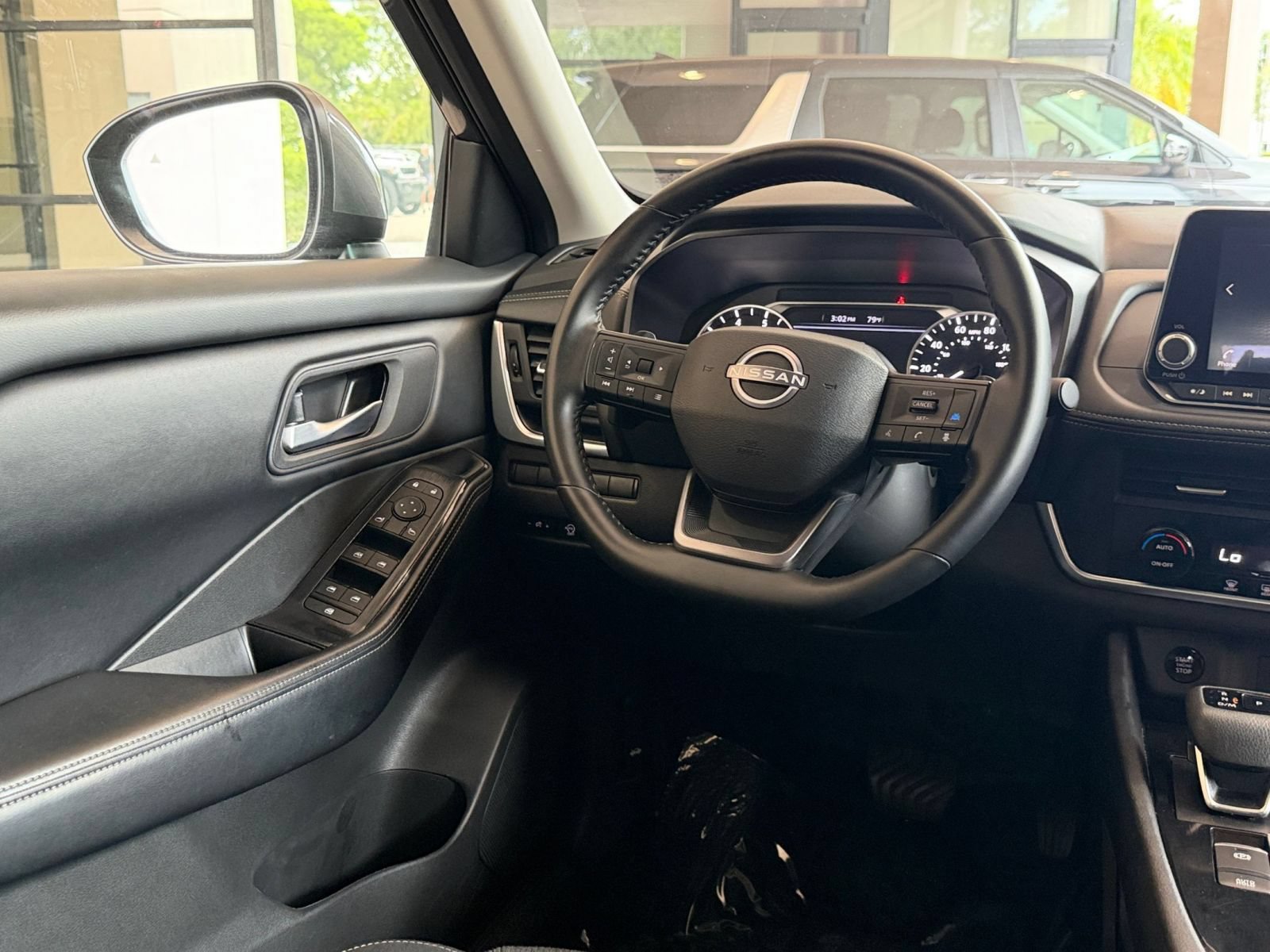 Used 2025 Nissan Rogue SV AWD/4WD image 29