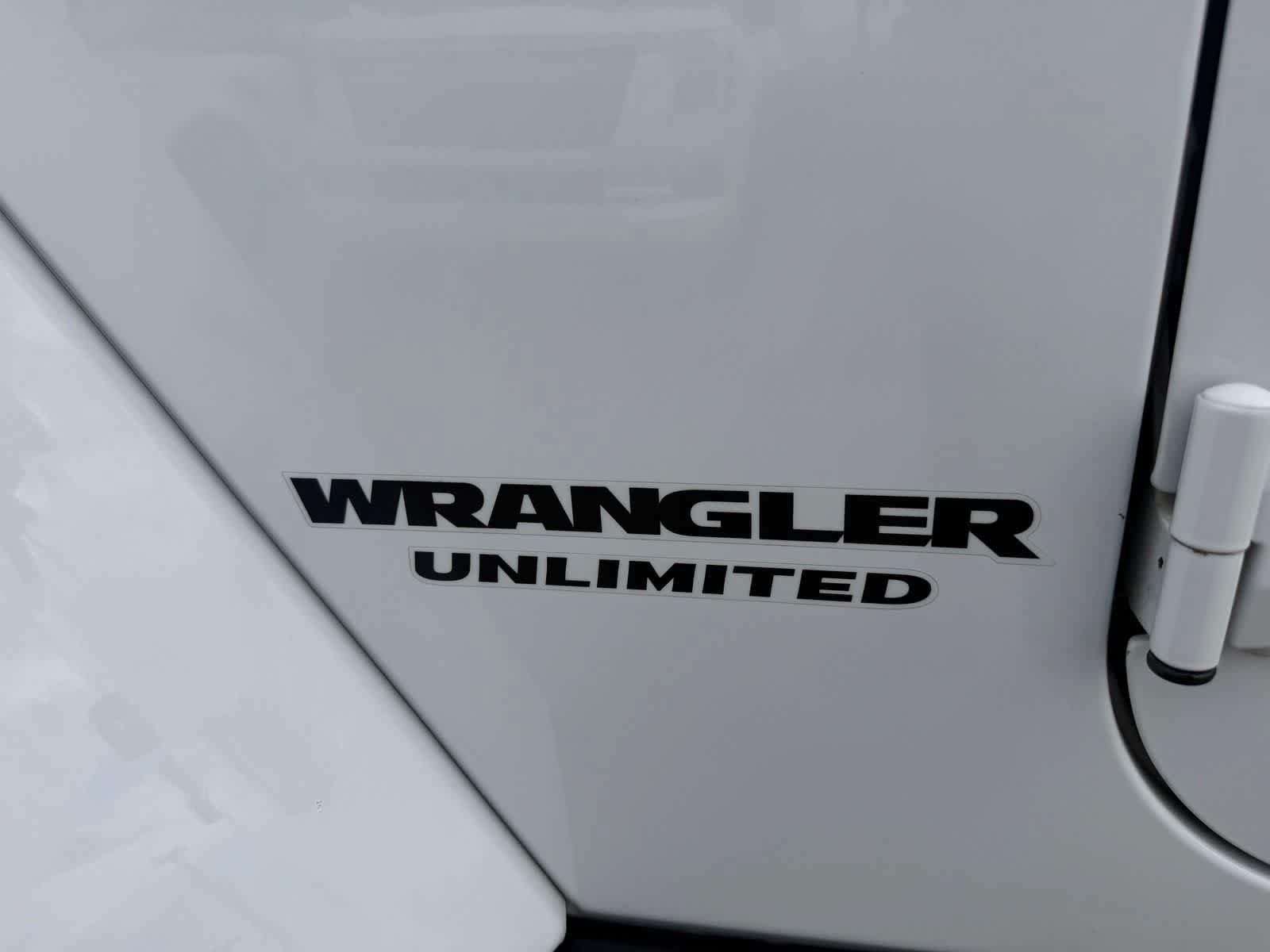 Used 2017 Jeep Wrangler Unlimited Rubicon w/ Connectivity Group AWD/4WD image 33