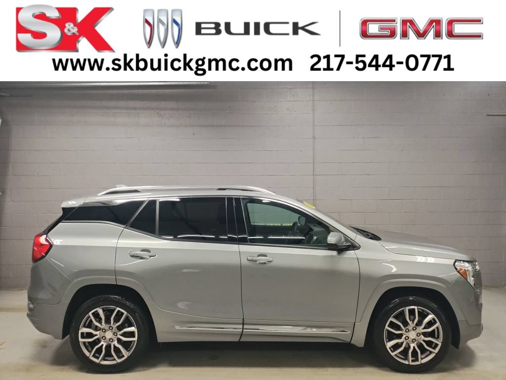 Used 2023 GMC Terrain Denali w/ Denali Premium Package AWD/4WD image 1