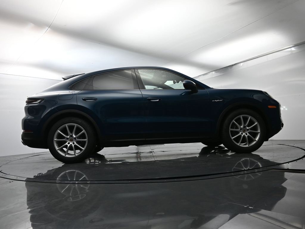 Used 2025 Porsche Cayenne image 55