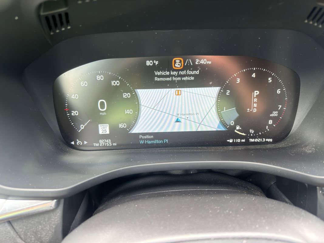 Used 2019 Volvo XC60 T6 Momentum w/ Multimedia Package AWD/4WD image 16