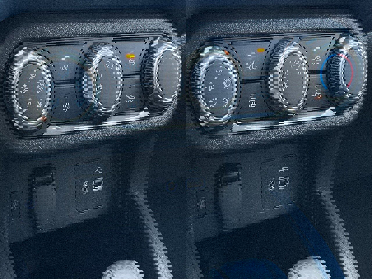 Used 2025 Nissan Versa SV image 31