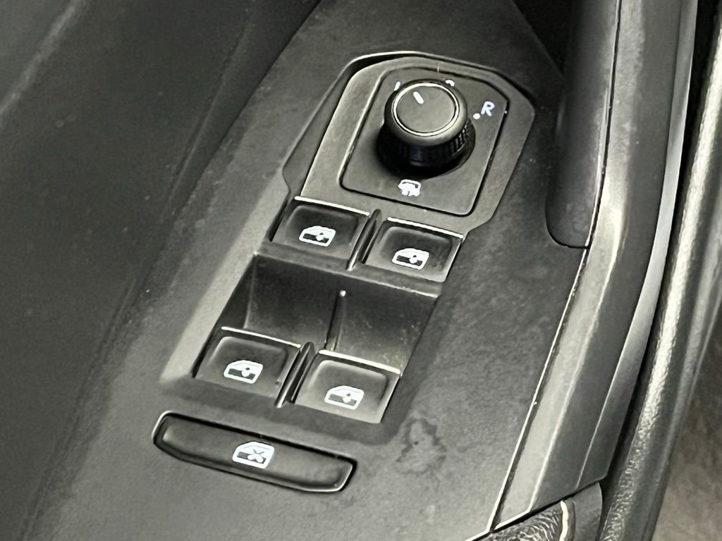 Used 2023 Volkswagen Jetta SE w/ Panoramic Sunroof Package FWD image 17
