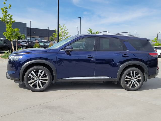 Used 2023 Nissan Pathfinder Platinum AWD/4WD image 2