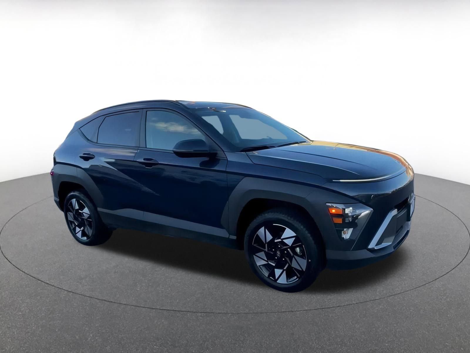 Used 2025 Hyundai Kona SEL image 2