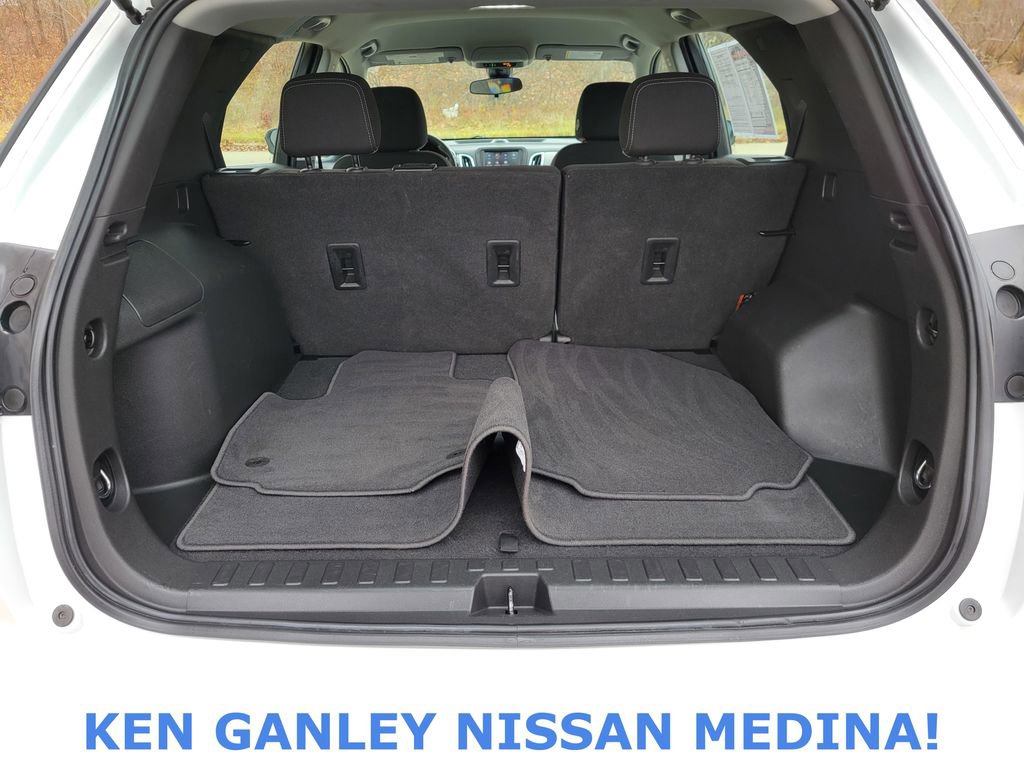 Used 2021 Chevrolet Equinox LS image 39