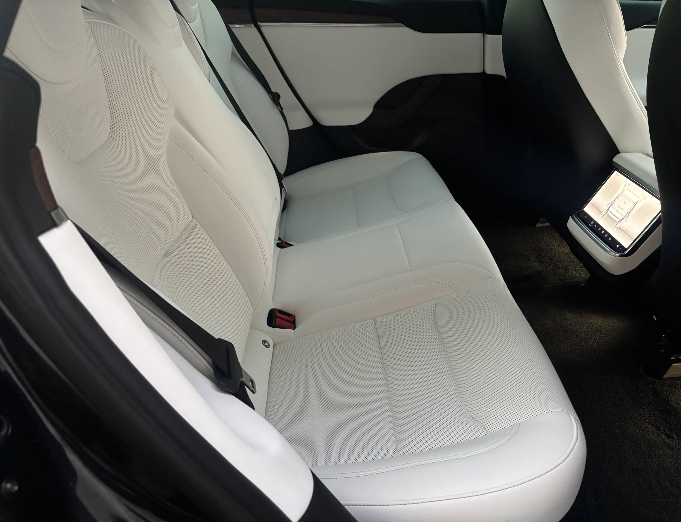 Used 2023 Tesla Model S Standard Range image 12