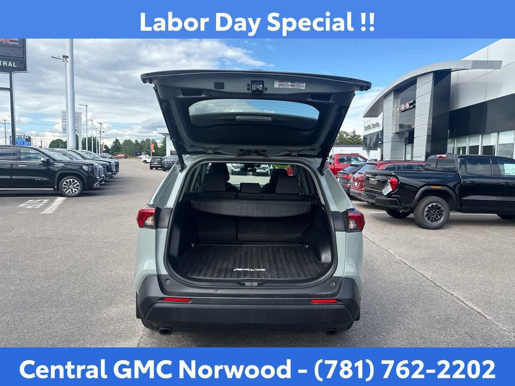 Used 2022 Toyota RAV4 XLE w/ Convenience Package AWD/4WD image 10