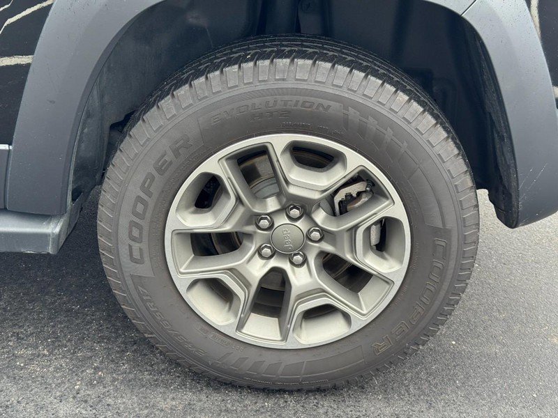 Used 2022 Jeep Cherokee Trailhawk w/ Comfort/Convenience Group image 7