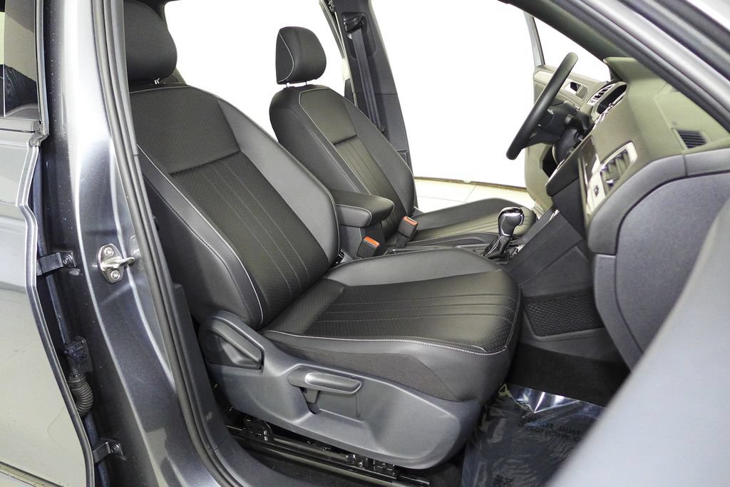 Certified 2023 Volkswagen Tiguan SE R-Line FWD image 16