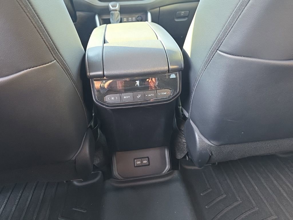 Used 2023 Toyota Highlander XSE image 13