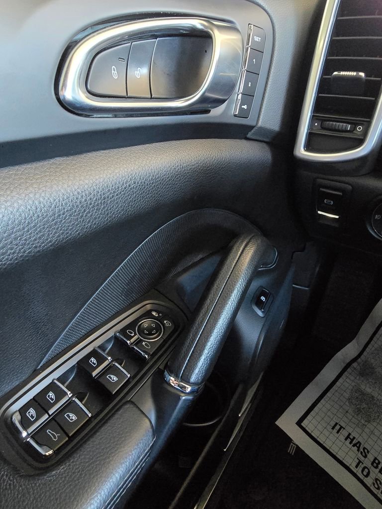 Used 2017 Porsche Cayenne S image 26